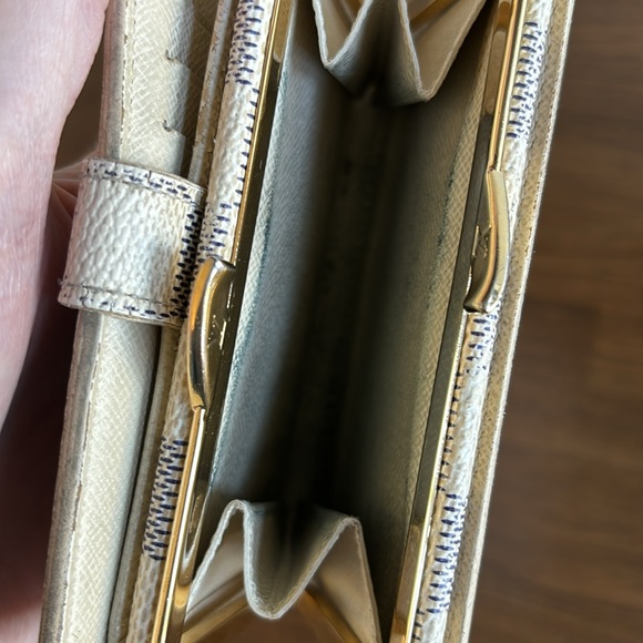 Louis Vuitton Damier Azure Kisslock Wallet - Picture 7 of 7